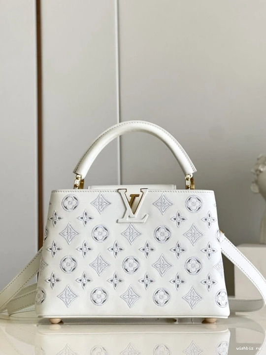WIS LOUIS BB CAPUCINES VUITTON 0103